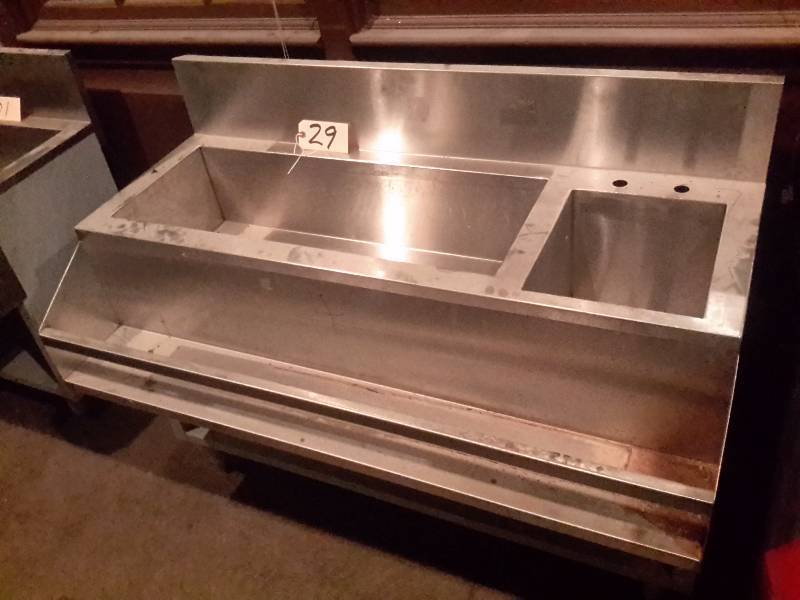 lot 29 image: Bar Under Counter Ice Bin with Hand SinkSpeed Rail