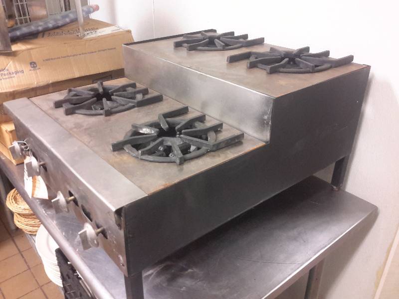 lot 16 image: 4 Burner, 2 level, Gas JADE Range.  Heavy Steel construction.   24in x 30 in x 15in h.