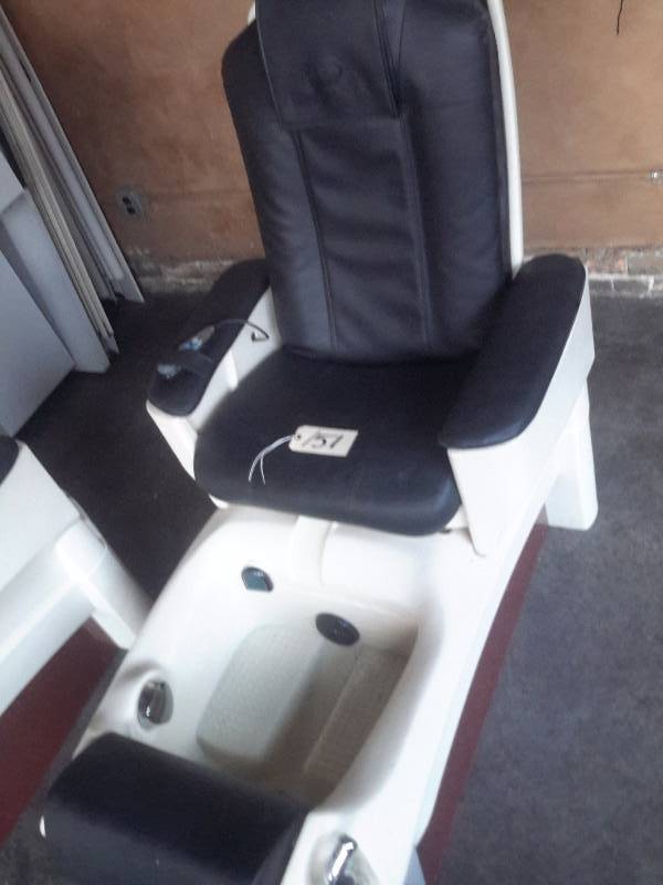 lot 151 image: European Touch Pedicure Throne.