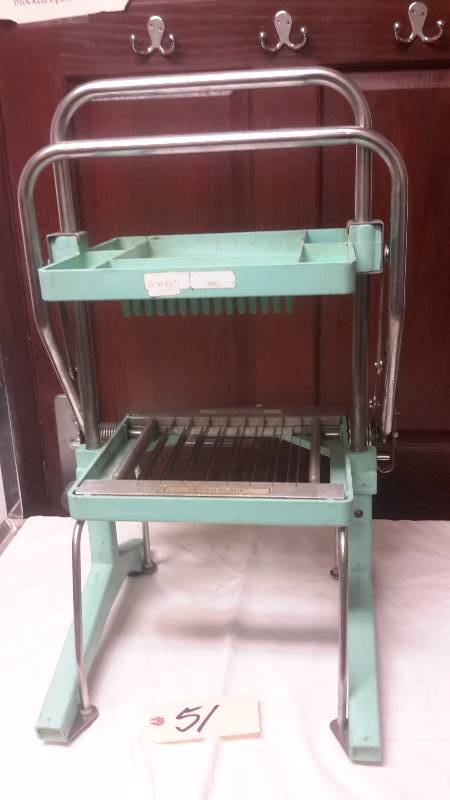 lot 51 image: LETTUCE CHOPPER