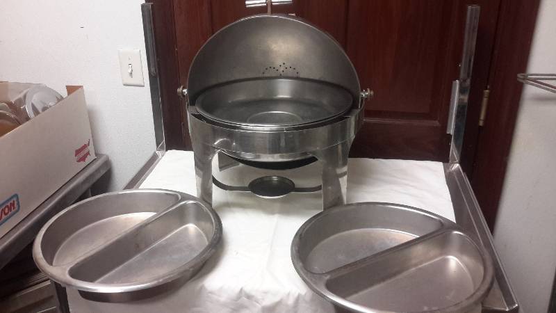 lot 53 image: Chaffing Dish with 2 Pans.