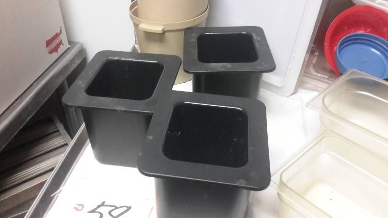 lot 58 image: 3 CAMBRO plastic Containers w freezer surround.. -40F - 40F.. NSF. Other misc. plastic items
