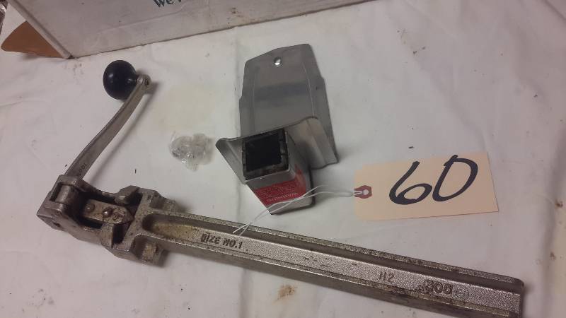 lot 60 image: EDELUND SIZE 1 commercial can opener