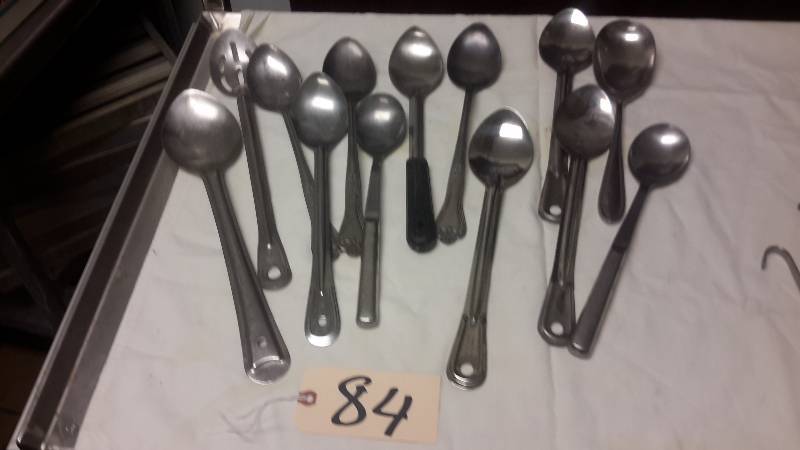 lot 84 image: 13 Large serving spoons