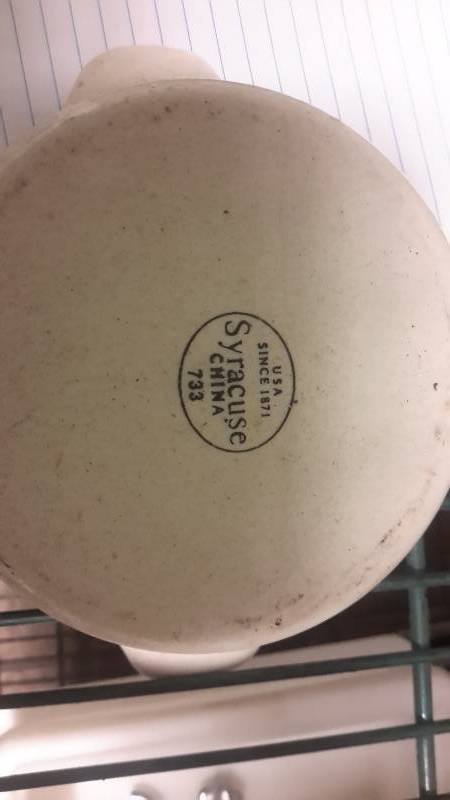 lot 93 image: 10,733 Syracuse 5 in D small handled casseroles