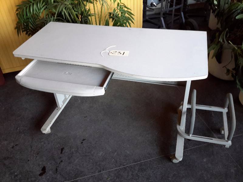 lot 231 image: Computer Table with Pull out lap drawer.. Nice shape.