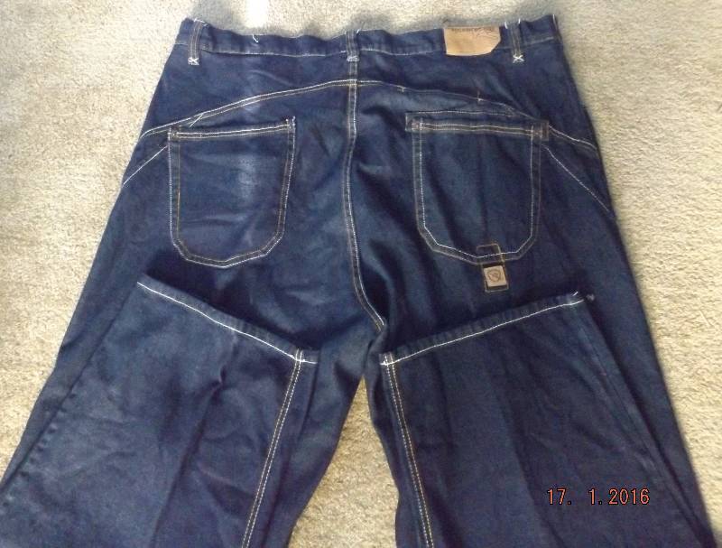 lot 1 image: Mens RocaWear Jeans Size 46