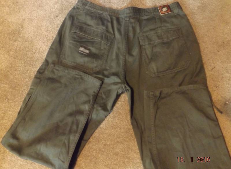 lot 7 image: Mens Enyce Cargo Pants Size 42