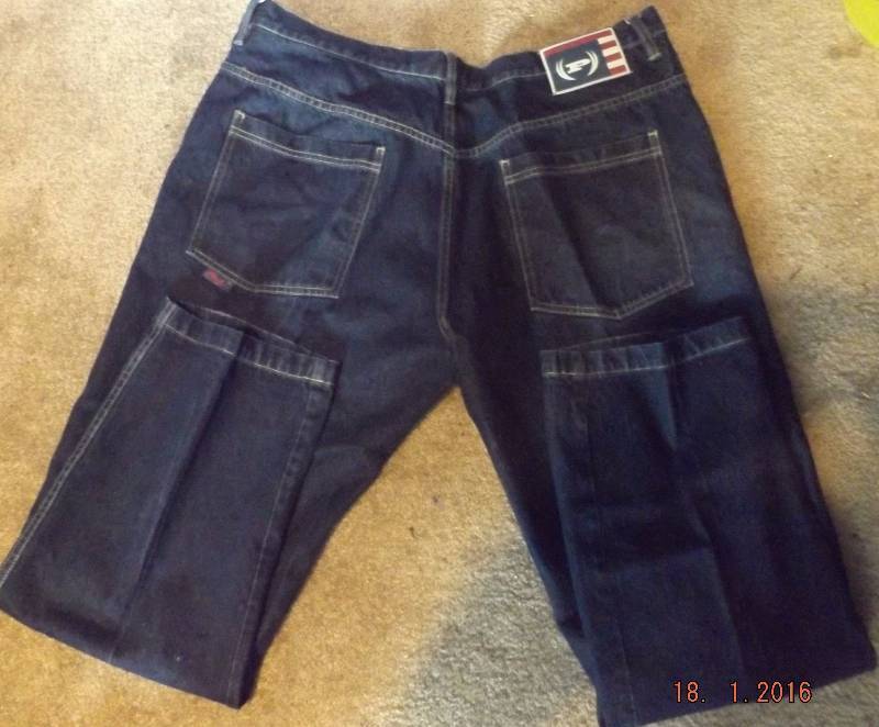 lot 9 image: Mens Phat Farm Jeans Size 42x34