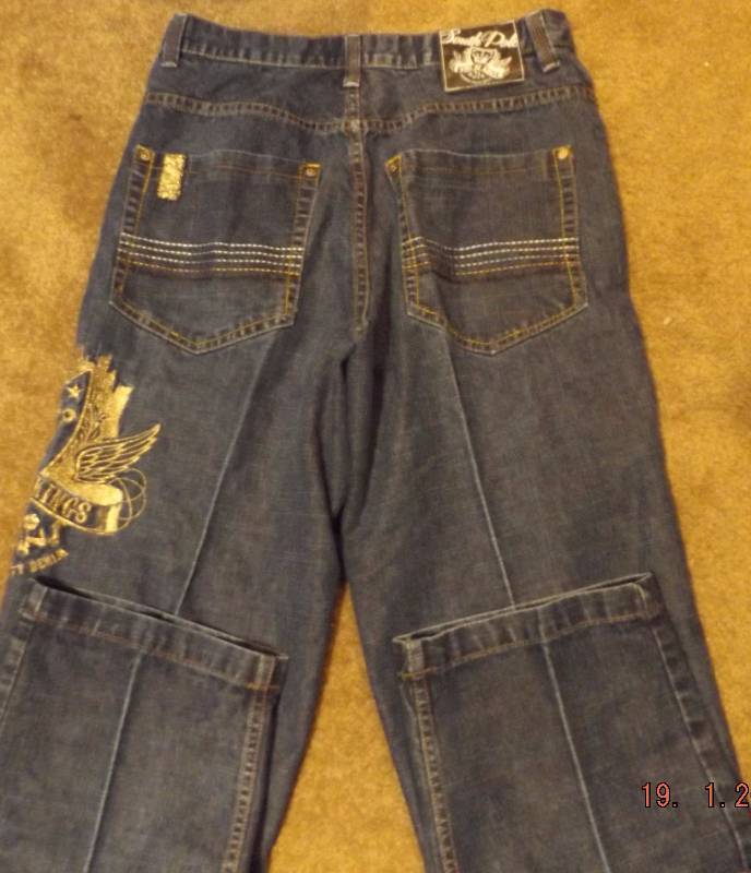 lot 17 image: Mens SouthPole Jeans Size 32