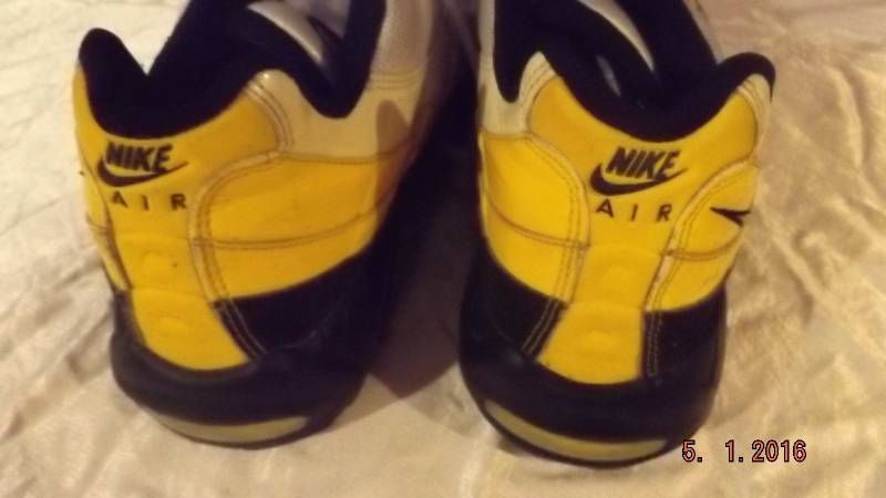 lot 76 image: Vintage Mens Nike Airmax Shoes Size 12