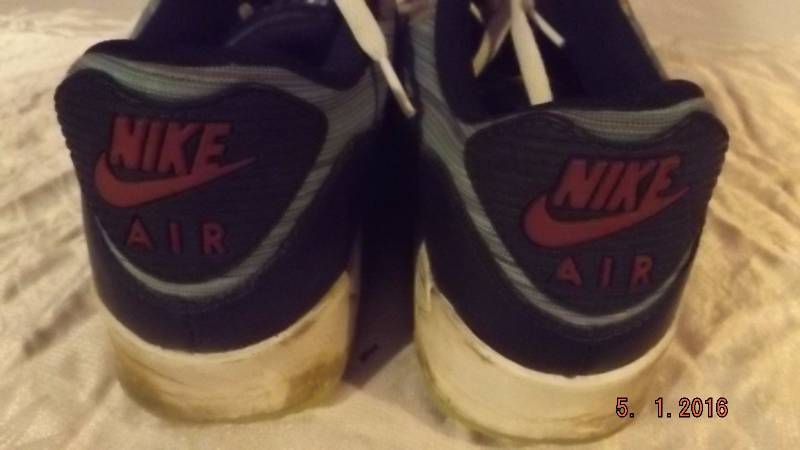 lot 77 image: Vintage Mens Nike Airmax Shoes Size 11.5