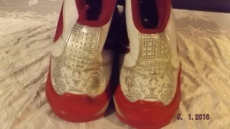 lot 79 image: Vintage Mens Nike Hi-Top Shoes Size 14