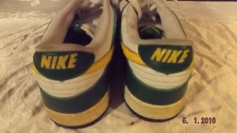 lot 81 image: Vintage Mens Nike Shoes Size 11.5
