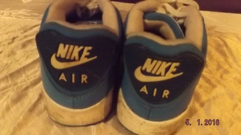 lot 82 image: Vintage Mens Nike Airmax Shoes Size 12