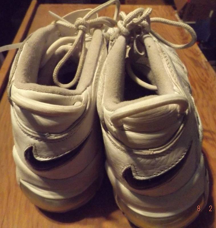 lot 87 image: Vintage Mens Nike AIR Shoes Size 11.5