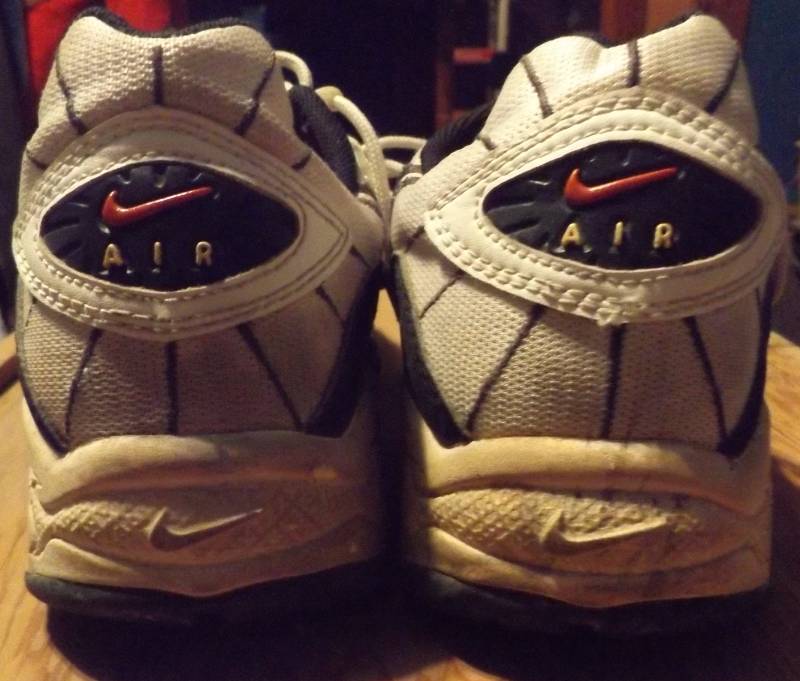 lot 91 image: Vintage Mens Nike Forefoot AIR Shoes Size 11