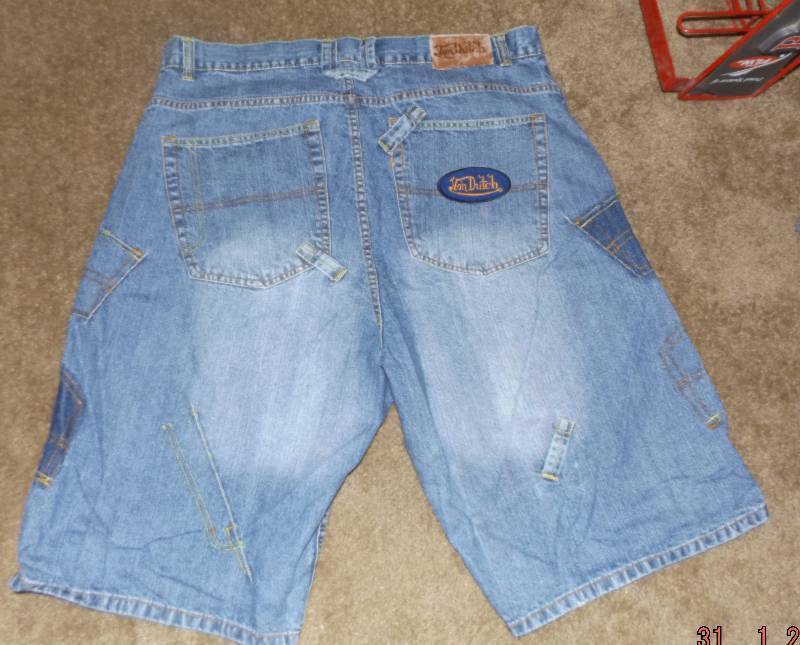 lot 15 image: Mens Von Dutch Jean Shorts Size 42