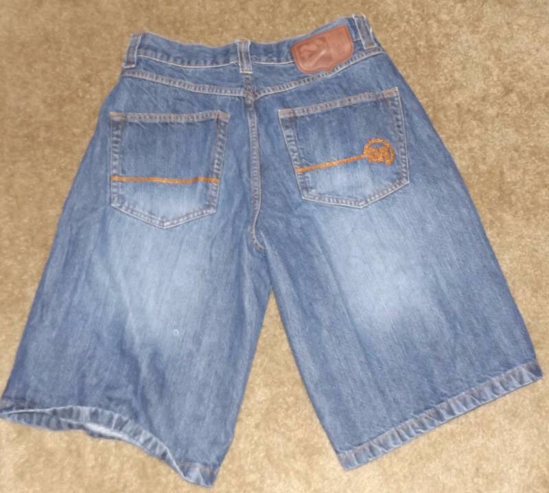 lot 24 image: Mens Mecca Jean Shorts Size 32