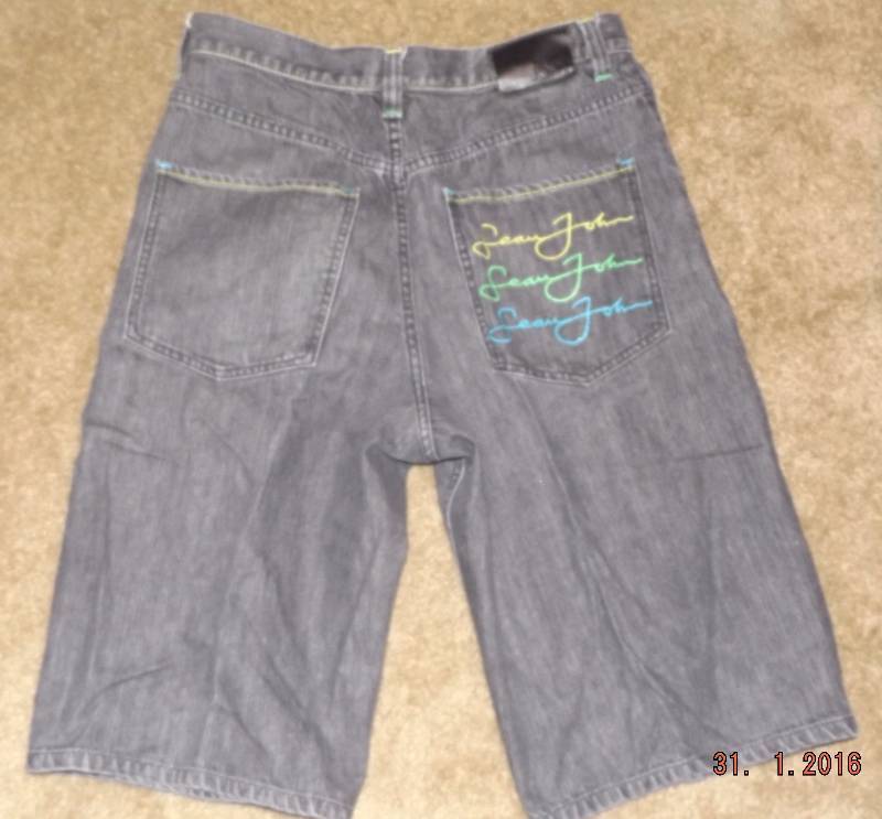 lot 28 image: Mens Sean John Jean Shorts Size 32