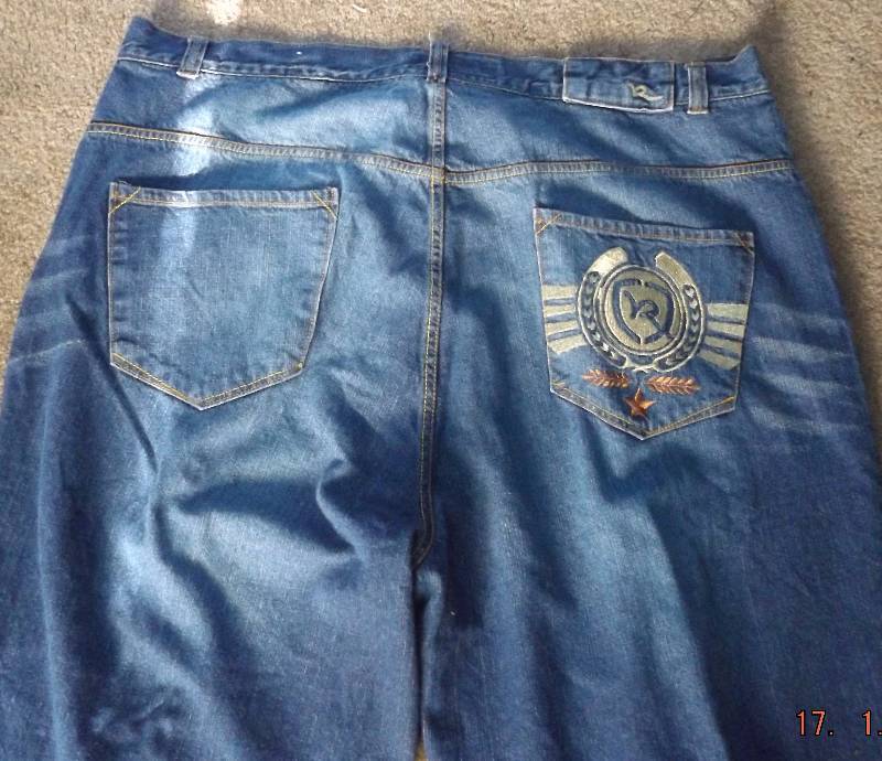 lot 33 image: Mens RocaWear Jeans Size 46