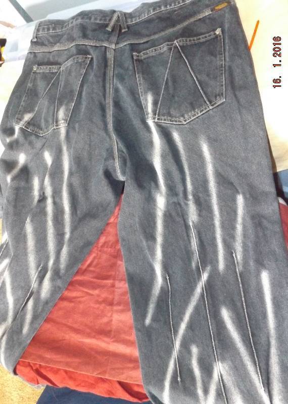 lot 37 image: Mens Von Dutch Jeans Size 42
