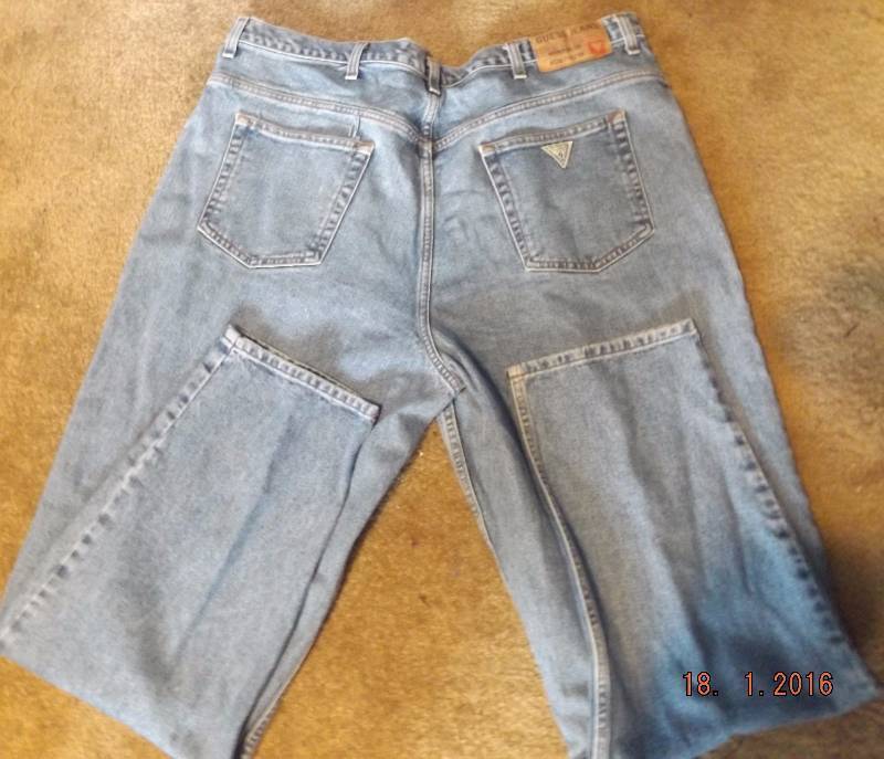 lot 75 image: Mens Guess Jeans Size 42x32