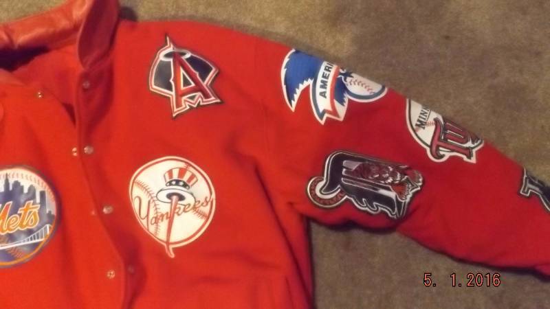 lot 98 image: Mens Red MLB Jacket Size 3XL