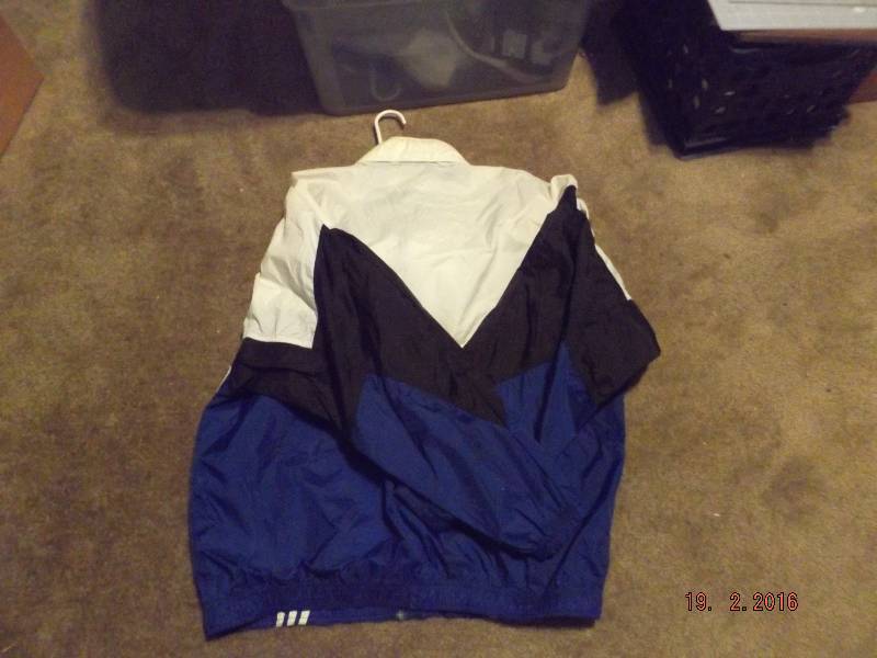 lot 103 image: Mens Adidas Nylon Windbreaker Size XXL
