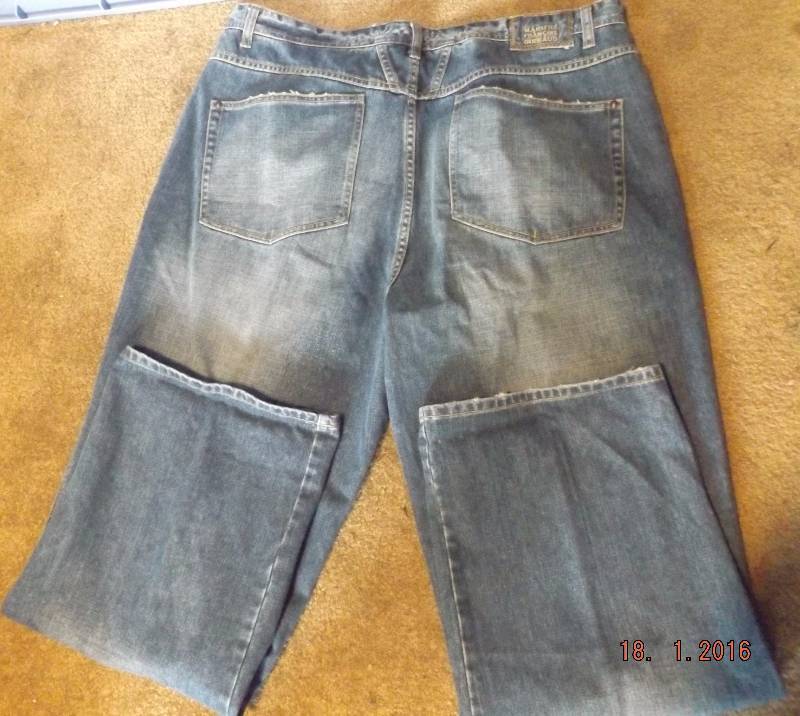 lot 108 image: Mens Girbaud Jeans Size 42