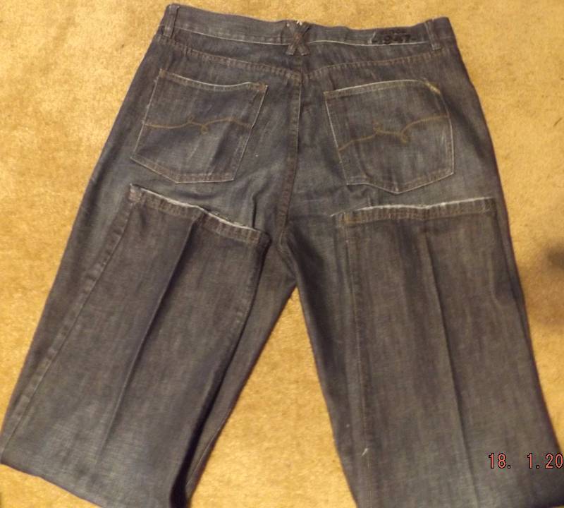 lot 110 image: Mens Lr Jeans by Lng Size 40