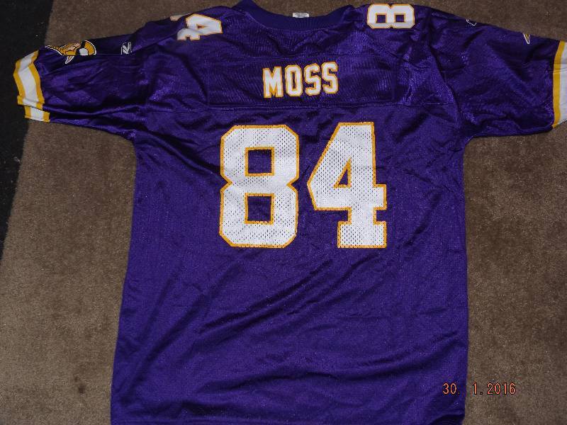 lot 111 image: Mens Size XL Reebok Vikings Jersey Moss #84