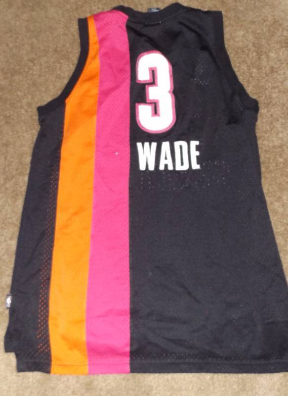 lot 114 image: Mens Size Medium-Reebok Miami #3 Wade Jersey