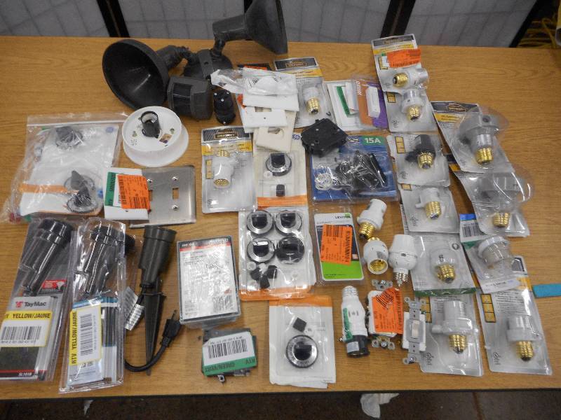 HANDYMAN ELECTRICAL LIGHTING LOT