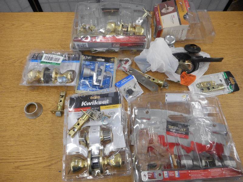 MASSIVE LOT OF DOOR KNOBS