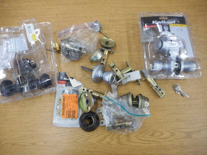 LOT OF DOOR KNOBS