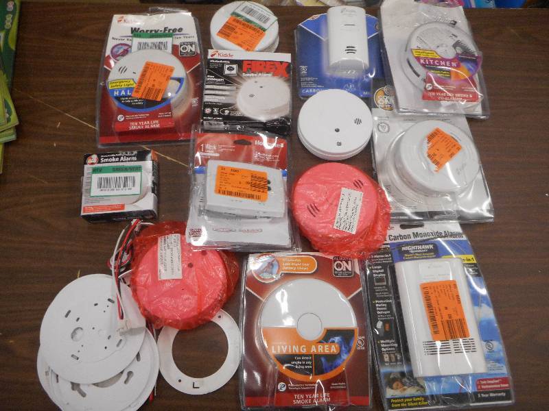 SMOKE DETECTOR IN HOME IMPROVEMENT LOT