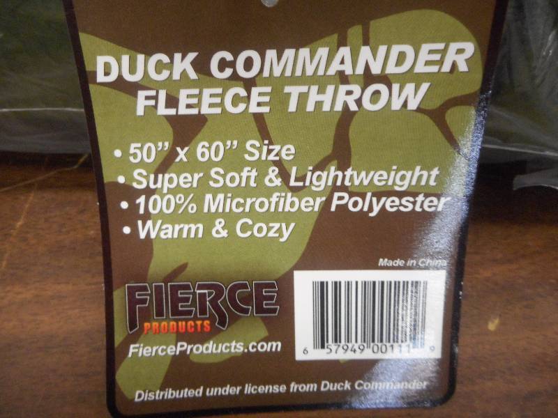 DUCK COMMANDER FLEECE THROW BLANKET