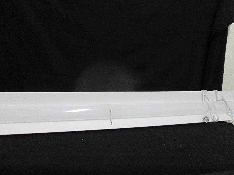 4 foot white shoplight