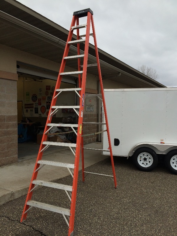12 Fiberglass Step Ladder - Great Shape