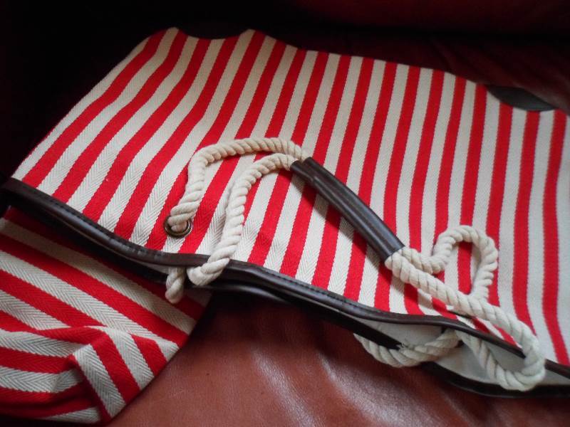New Sun N Sand Tote & Clutch Red & White Cloth