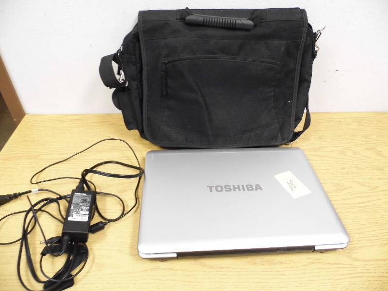 Toshiba Laptop w Case