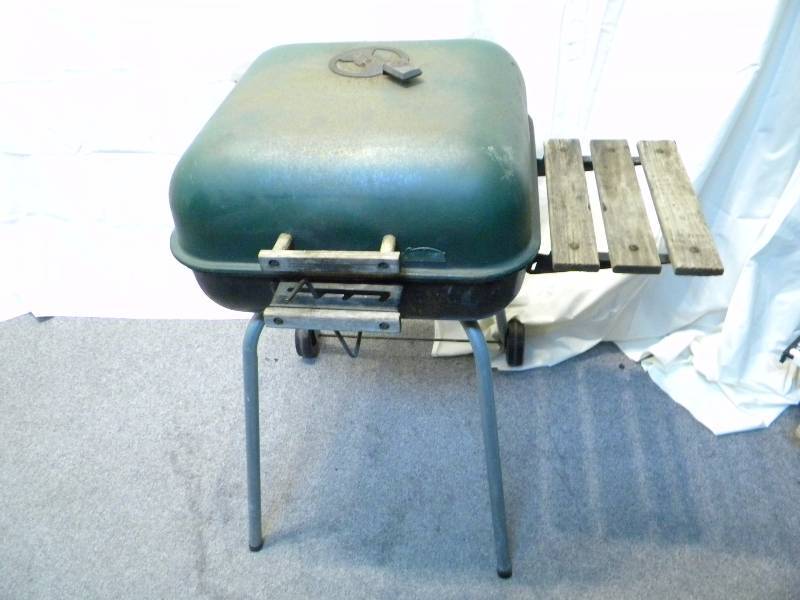 lot 3 image: Patio Master Portable Grill