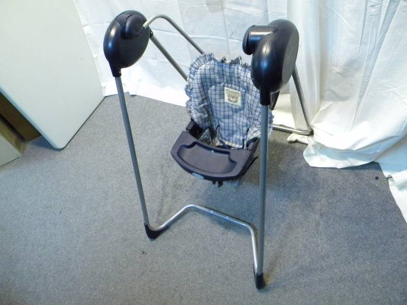 lot 4 image: Jmason Baby Swing