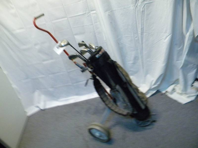 lot 8 image: Golf Bag, Clubs and Pull Cart
