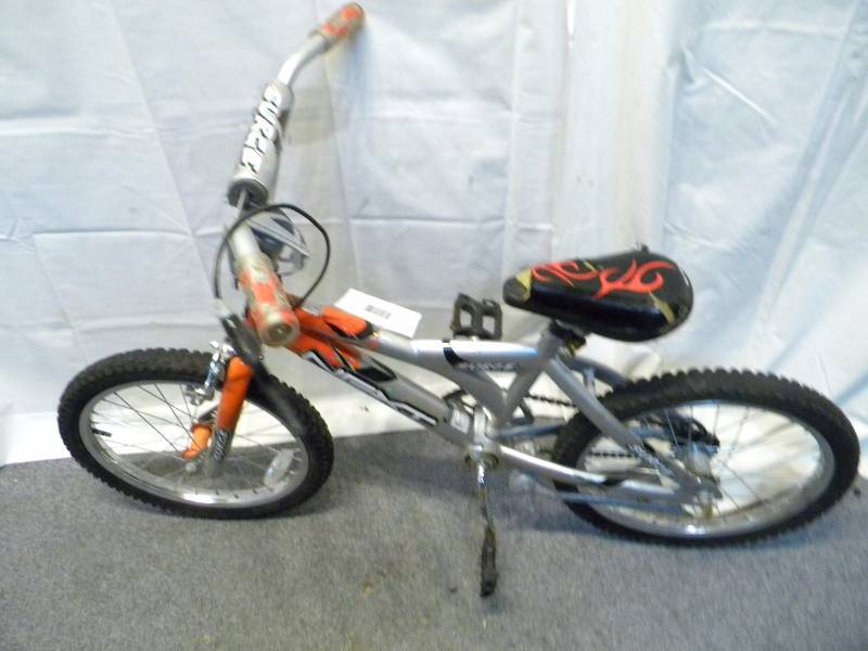 lot 10 image: Kids Surge Bike