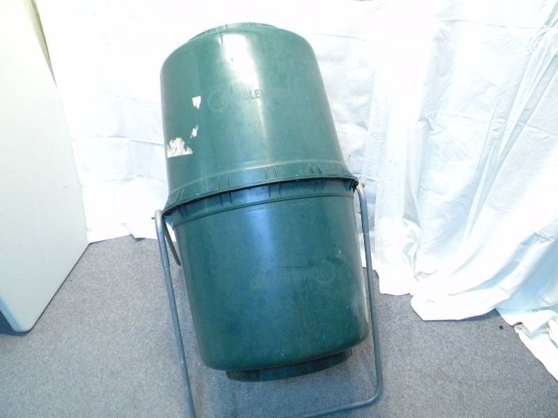 lot 11 image: Tumbleweed Compost Maker
