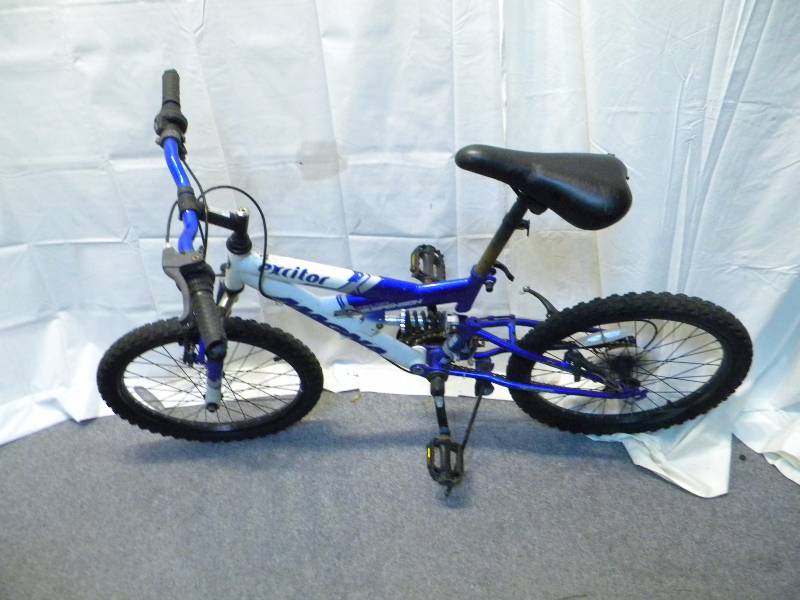 lot 18 image: Kids 18 Magna Excitor Bike