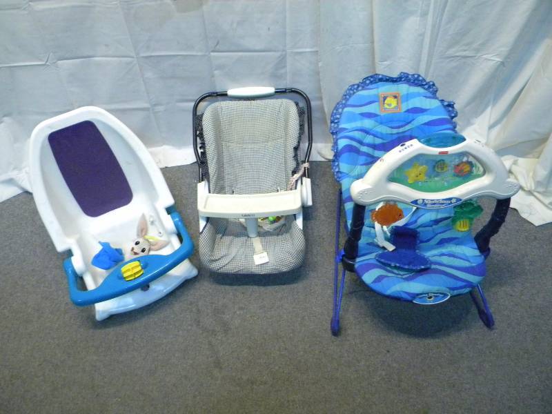 lot 19 image: Infant Seat Lot