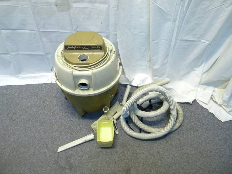 lot 22 image: Maxi-Vac Bissell Vacuum